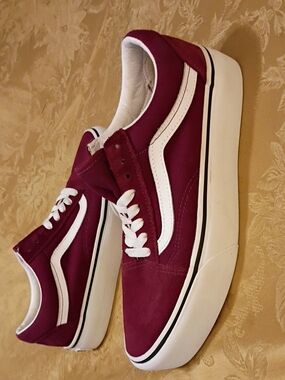 VANS Platform Burgundy Skate-Style Canvas  White Stripe Women's 9.0 Men's 7.5